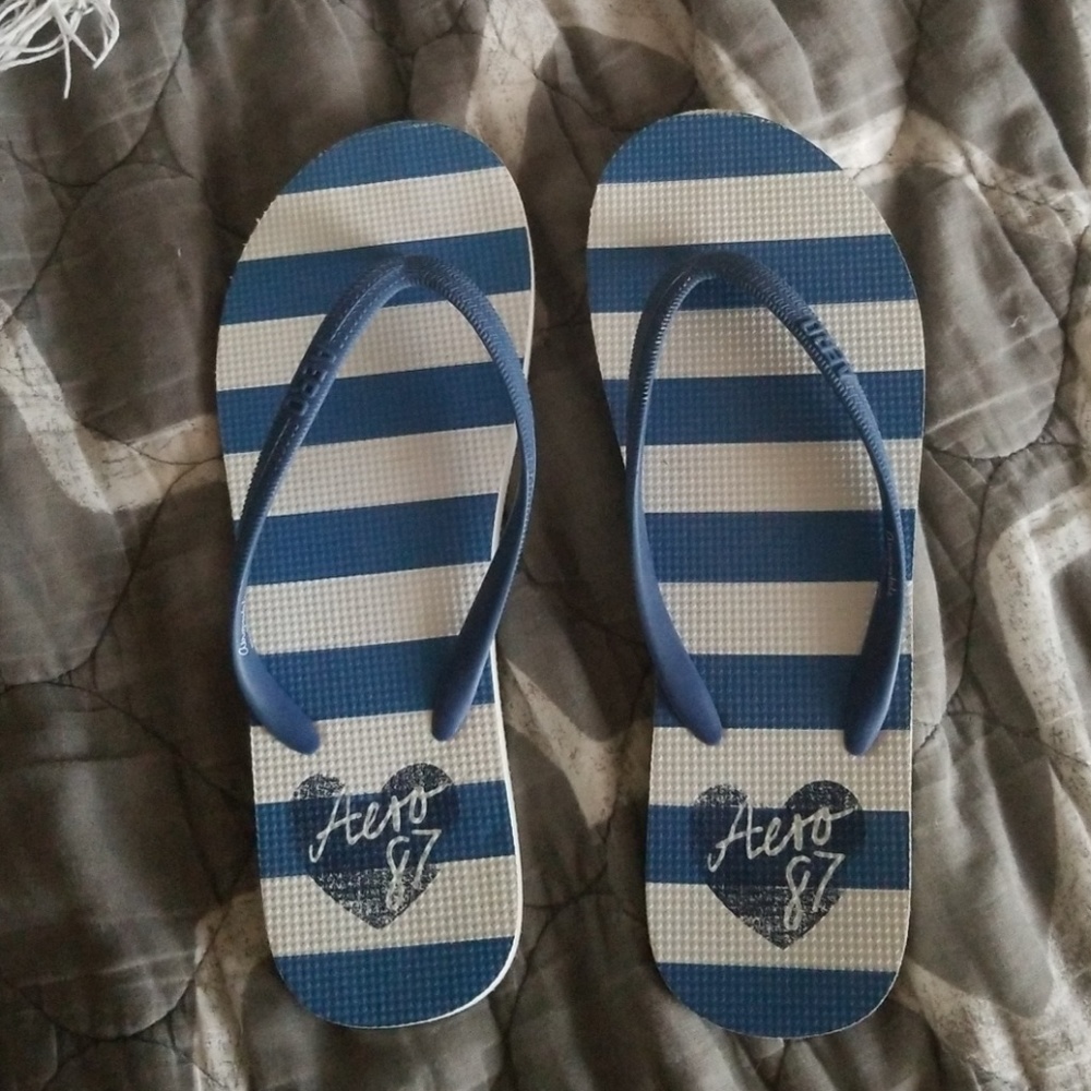 Aeropostale flip flops